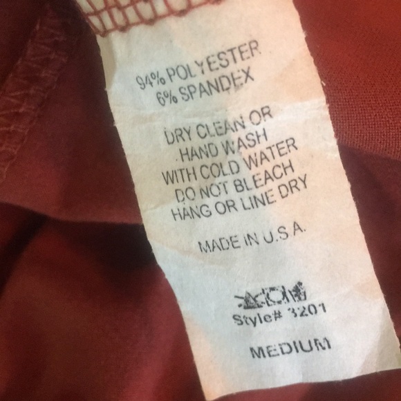 entro top in a beautiful shade of maroon - Picture 7 of 7